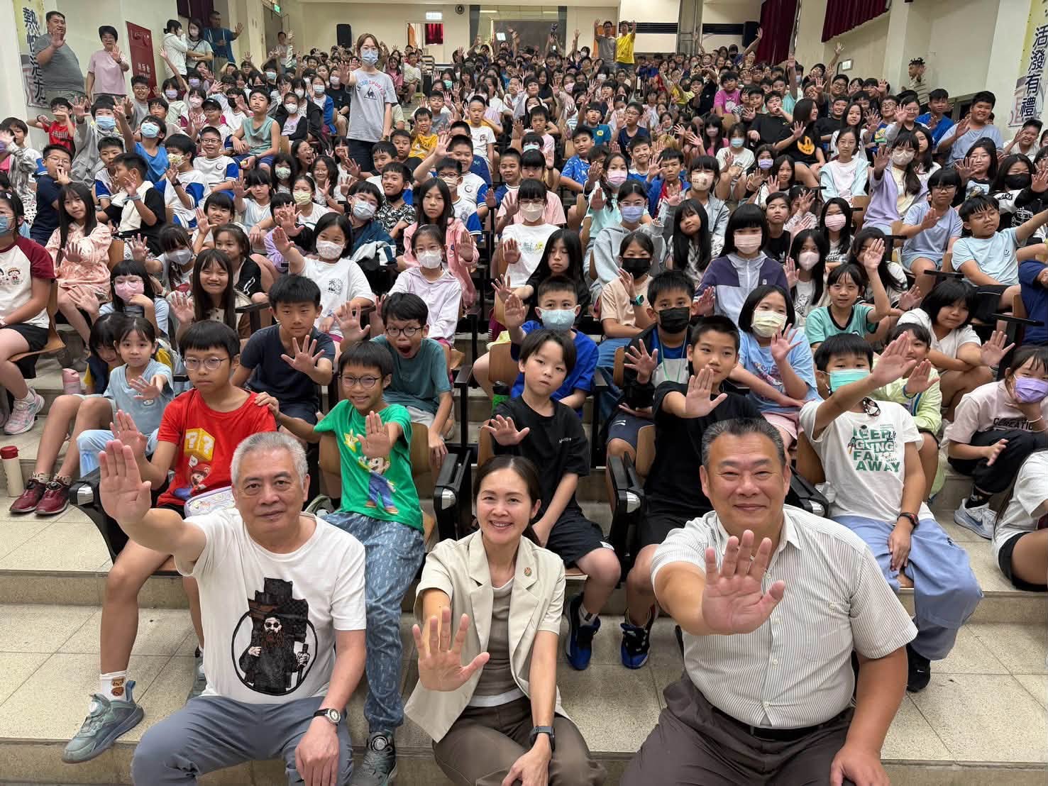 校園反毒零距離！AGP 團隊走進鳳鳴國小演藝廳 -趕路的雁邱庭鋒反毒